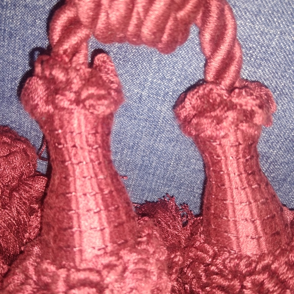 Wine colored pair of vintage curtain tassel tiebacks - Picture 3 of 9